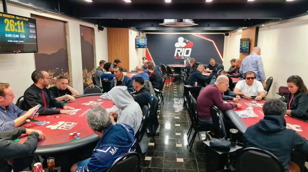 Mesas de poker ao vivo no Rio Poker Club, em Botafogo, Rio de Janeiro