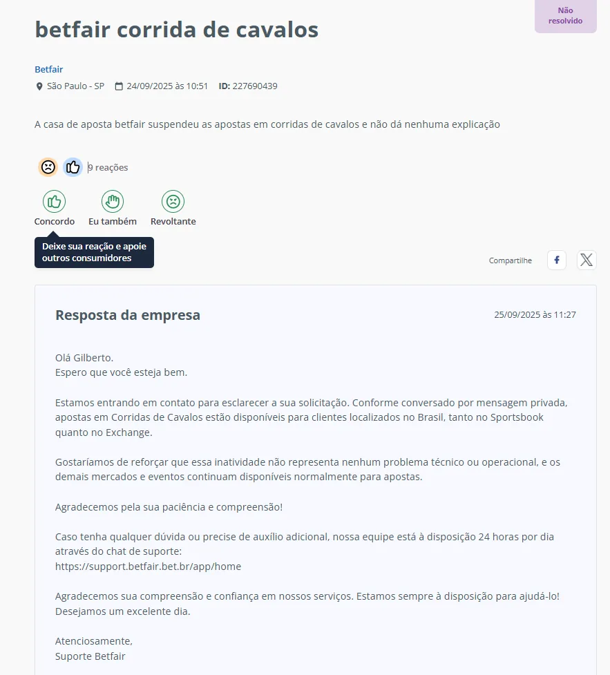 Página do Reclame Aqui exibindo reclamação “betfair corrida de cavalos”. Usuário relata que a casa de apostas suspendeu apostas em corridas de cavalos sem explicação. À direita, status “Não resolvido”. Abaixo, seção “Resposta da empresa” com texto da Betfair informando que as apostas em corridas de cavalos estão disponíveis no Brasil no Sportsbook e no Exchange, reforçando que não há problema técnico e oferecendo link de suporte. Há ícones de reações e botão para apoiar outros consumidores. Data 25/09/2025 11:27.